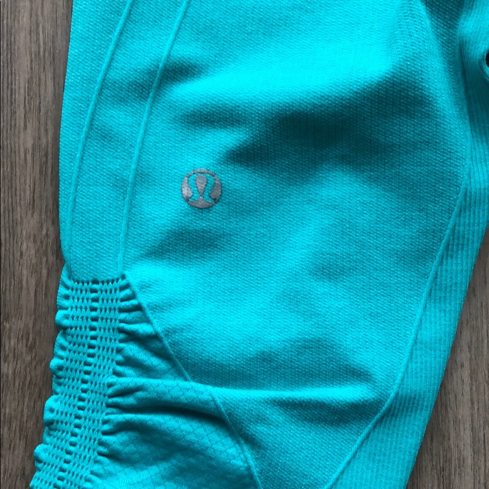 Lululemon In the Flow Crop II - Picture 3 of 6